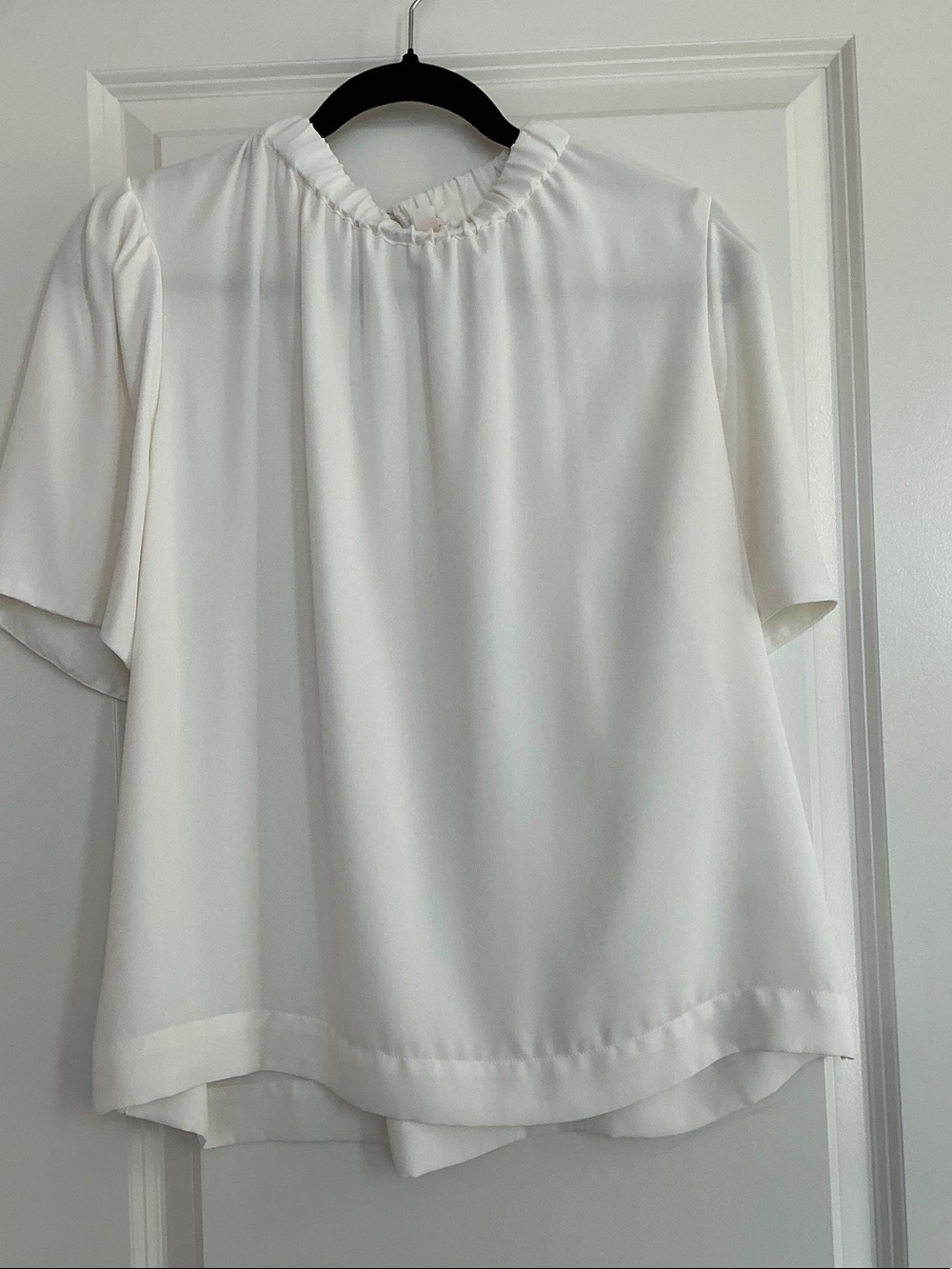 Riley & Rae White Short-Sleeve Ruffle-Neck Blouse